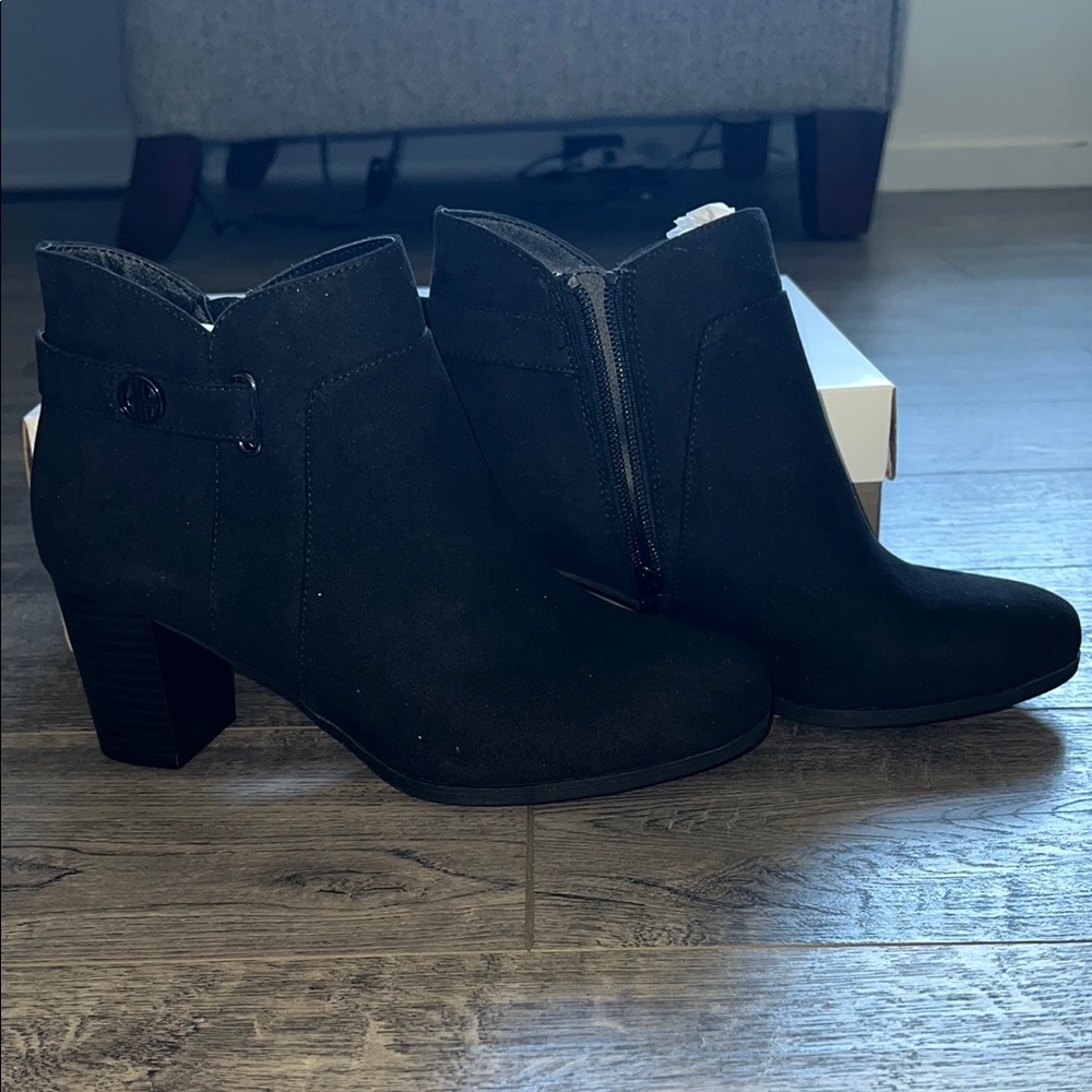 Giani Bernini Black Ankle Booties with Block Heel